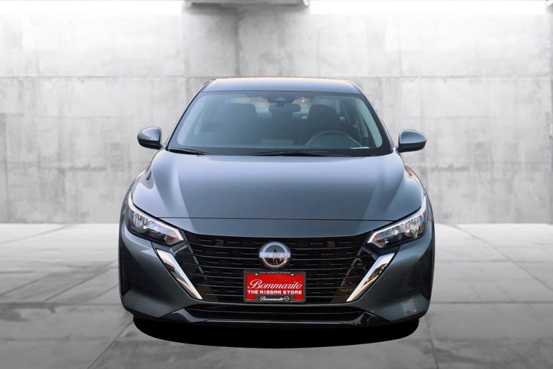 Nissan Sentra Vehicle Image 04