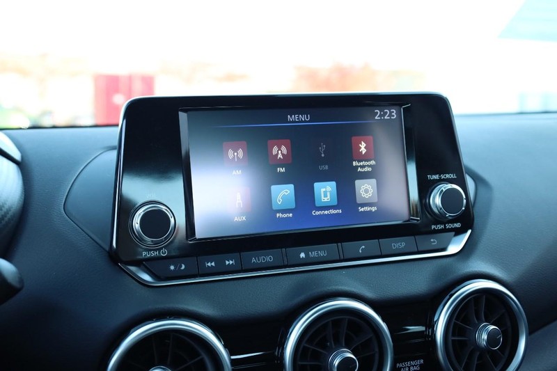 Nissan Sentra Vehicle Image 11