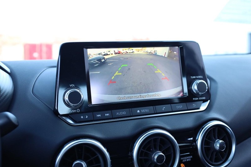 Nissan Sentra Vehicle Image 12