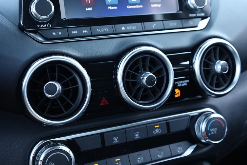 Nissan Sentra Vehicle Image 13