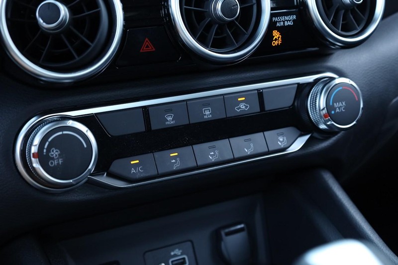 Nissan Sentra Vehicle Image 14