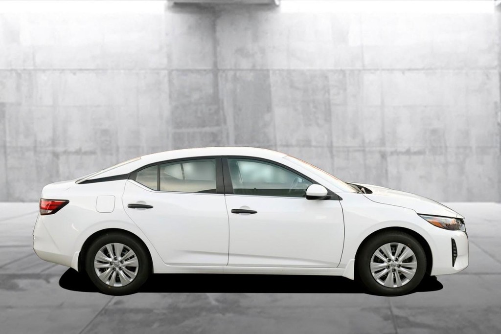 Nissan Sentra Vehicle Image 05