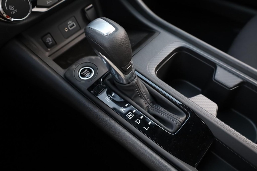 Nissan Sentra Vehicle Image 16