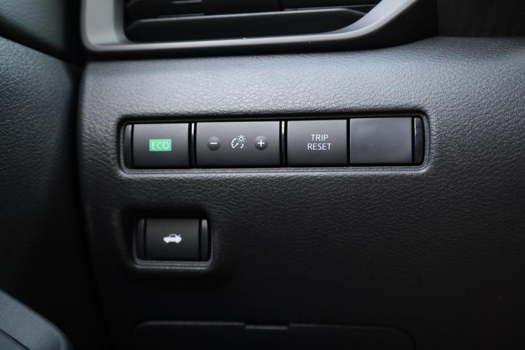 Nissan Sentra Vehicle Image 19