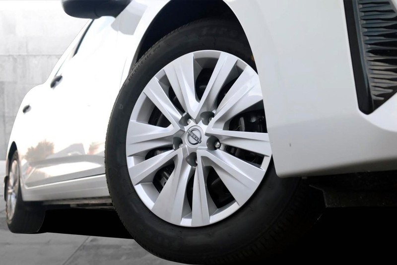 Nissan Sentra Vehicle Image 03