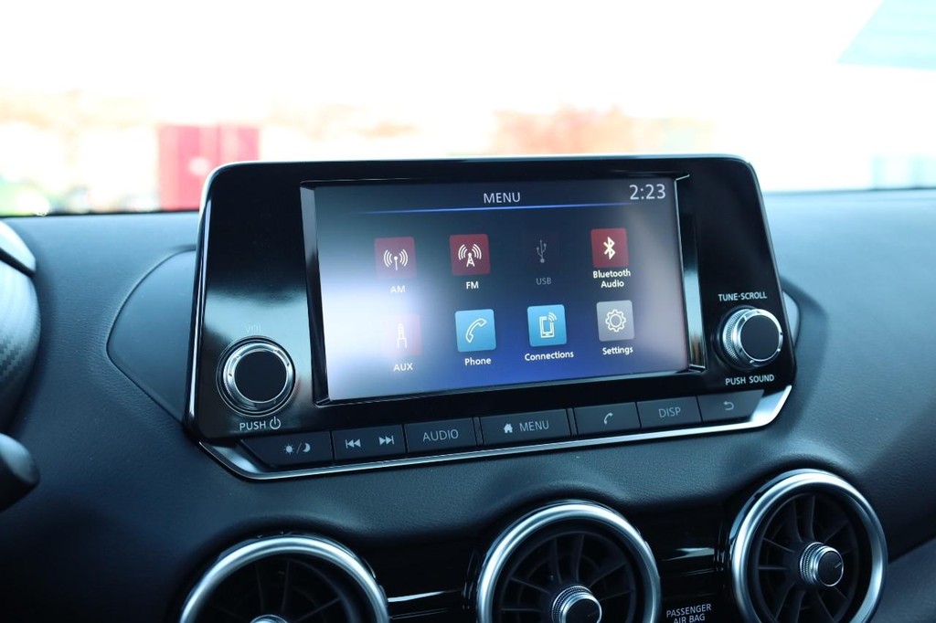 Nissan Sentra Vehicle Image 11