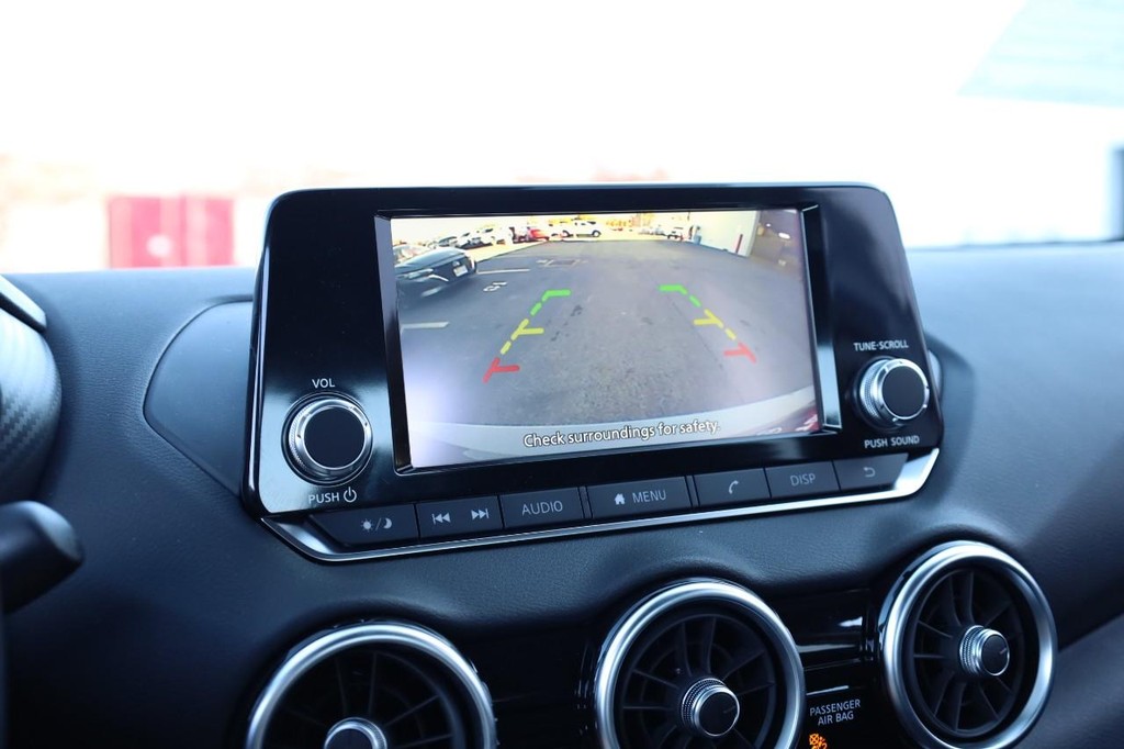 Nissan Sentra Vehicle Image 12