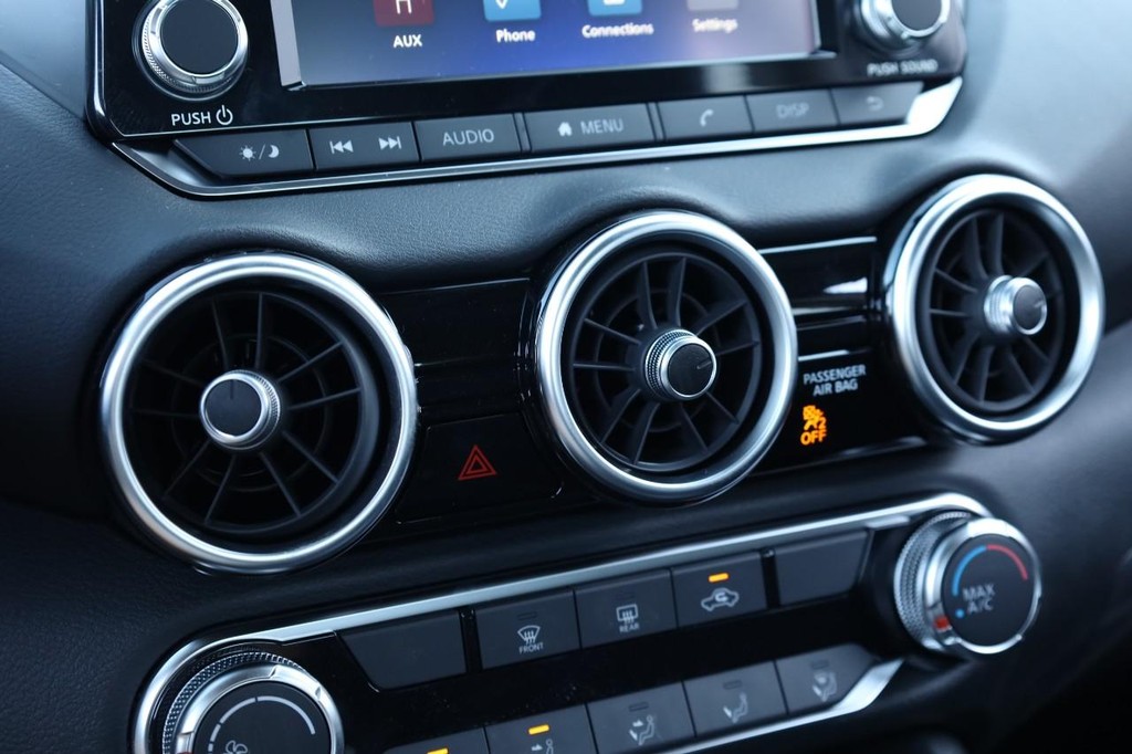 Nissan Sentra Vehicle Image 13