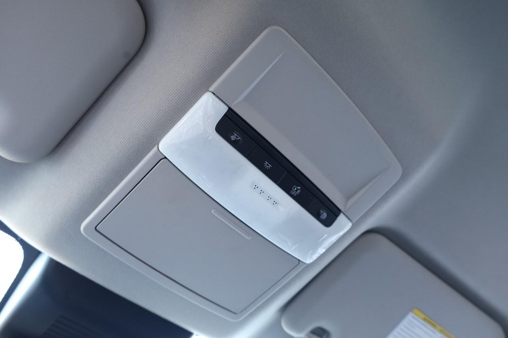 Nissan Sentra Vehicle Image 17