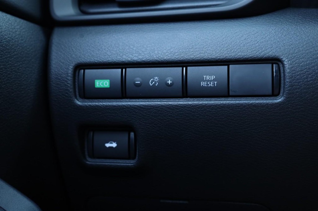 Nissan Sentra Vehicle Image 19