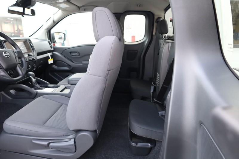 Nissan Frontier Vehicle Image 21