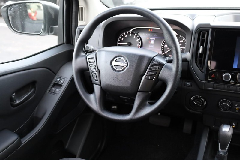 Nissan Frontier Vehicle Image 23