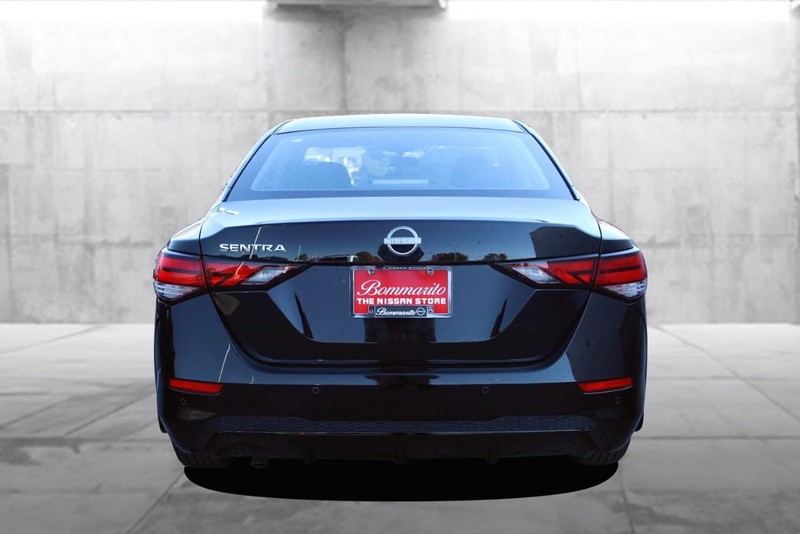 Nissan Sentra Vehicle Image 06