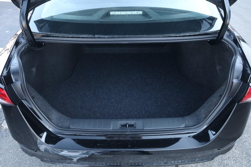 Nissan Sentra Vehicle Image 07