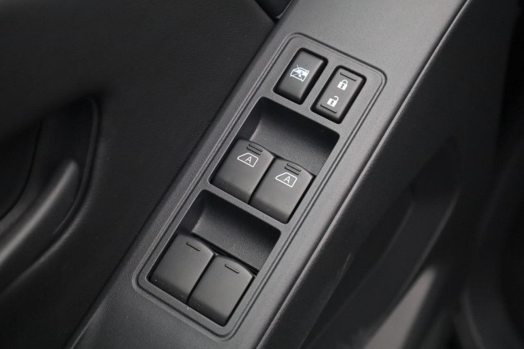 Nissan Frontier Vehicle Image 11