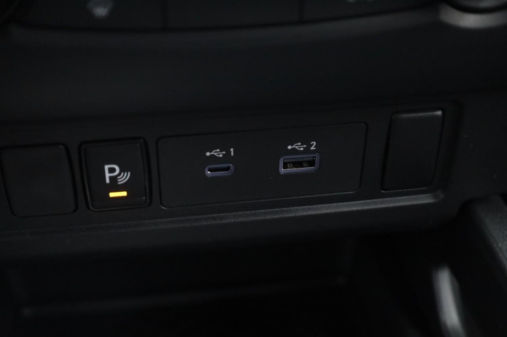 Nissan Frontier Vehicle Image 16