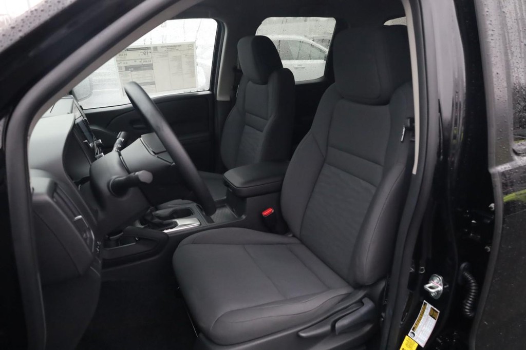 Nissan Frontier Vehicle Image 18