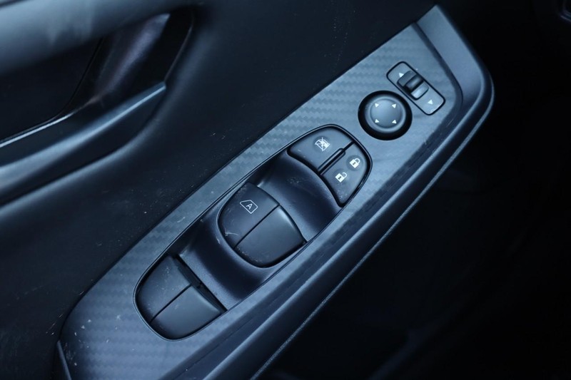 Nissan Sentra Vehicle Image 18