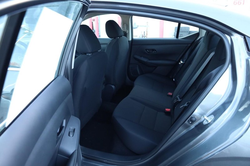 Nissan Sentra Vehicle Image 20