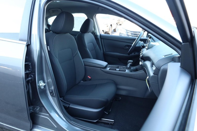 Nissan Sentra Vehicle Image 23