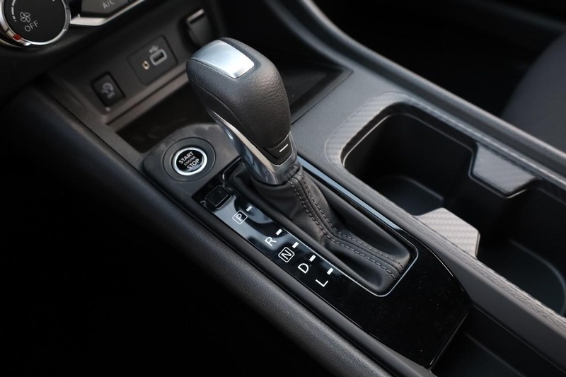 Nissan Sentra Vehicle Image 16