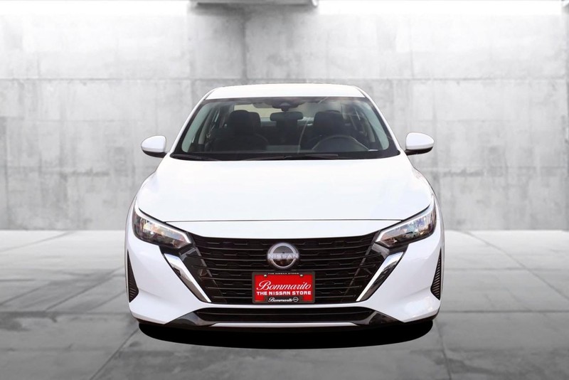 Nissan Sentra Vehicle Image 04