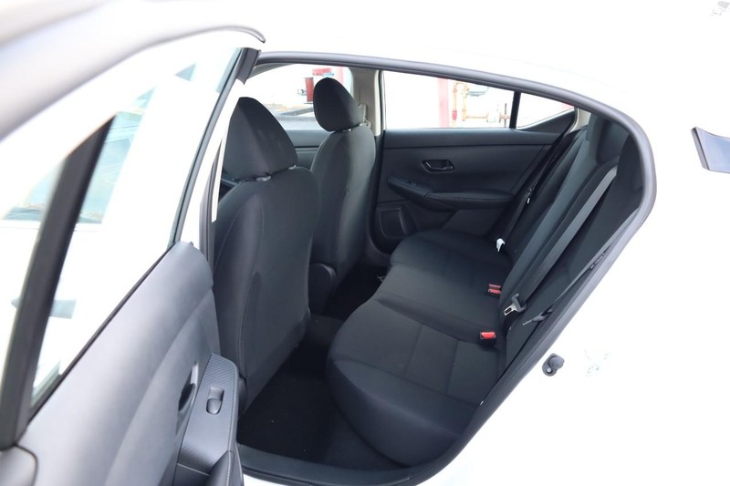 Nissan Sentra Vehicle Image 20