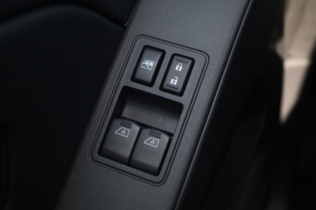 Nissan Frontier Vehicle Image 11