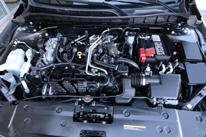 Nissan Altima Vehicle Full-screen Gallery Image 26