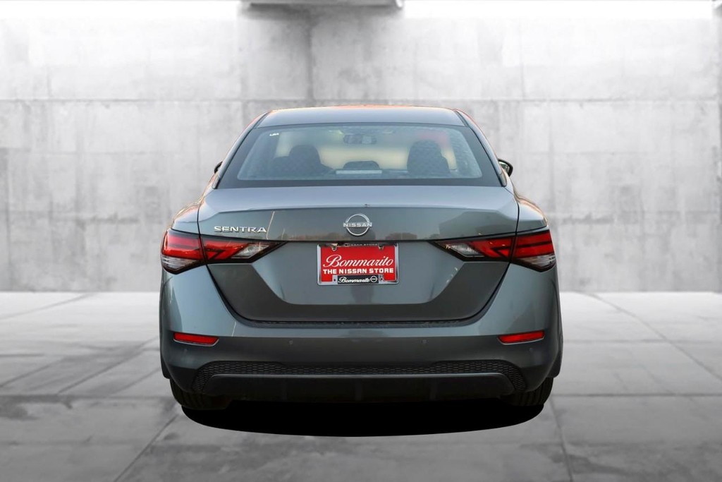 Nissan Sentra Vehicle Image 06