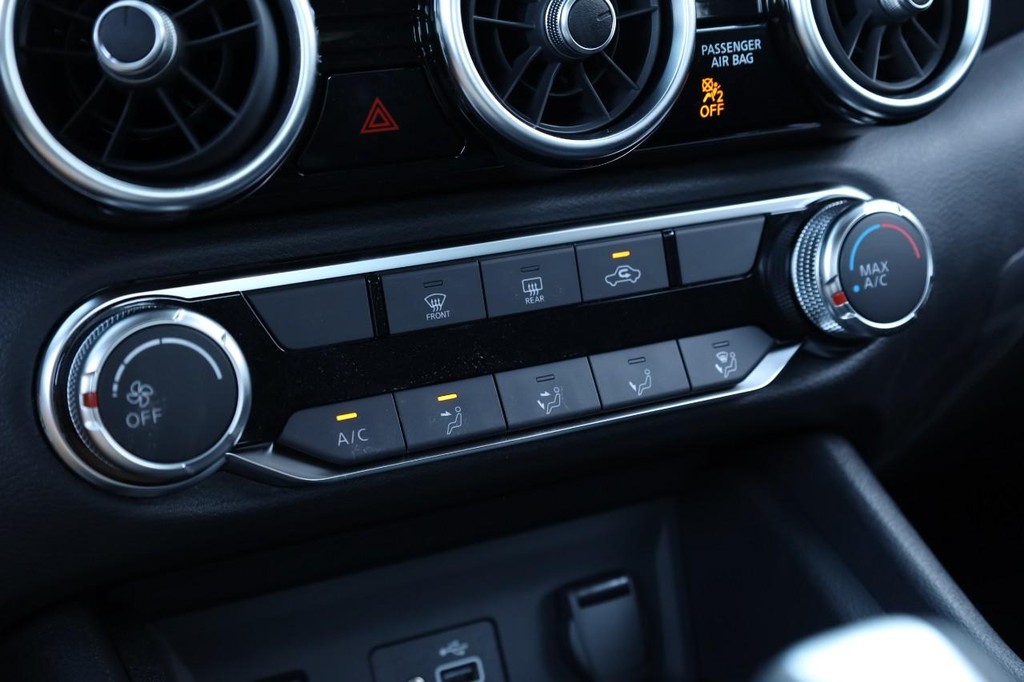 Nissan Sentra Vehicle Image 14