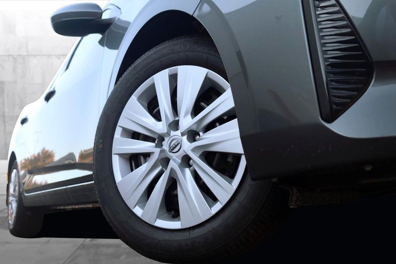 Nissan Sentra Vehicle Image 03