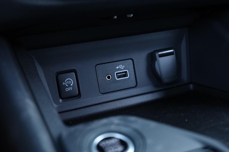 Nissan Sentra Vehicle Image 15