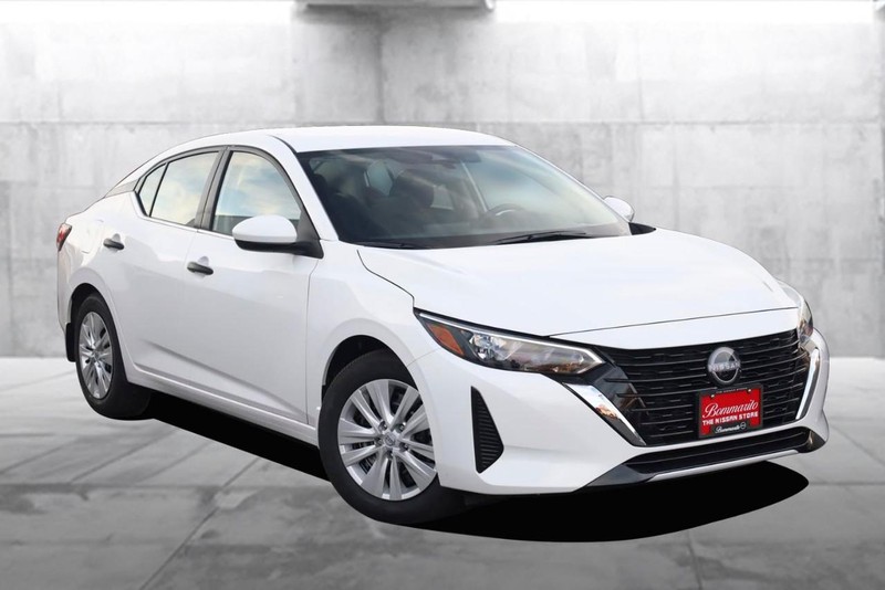 Nissan Sentra Vehicle Image 02