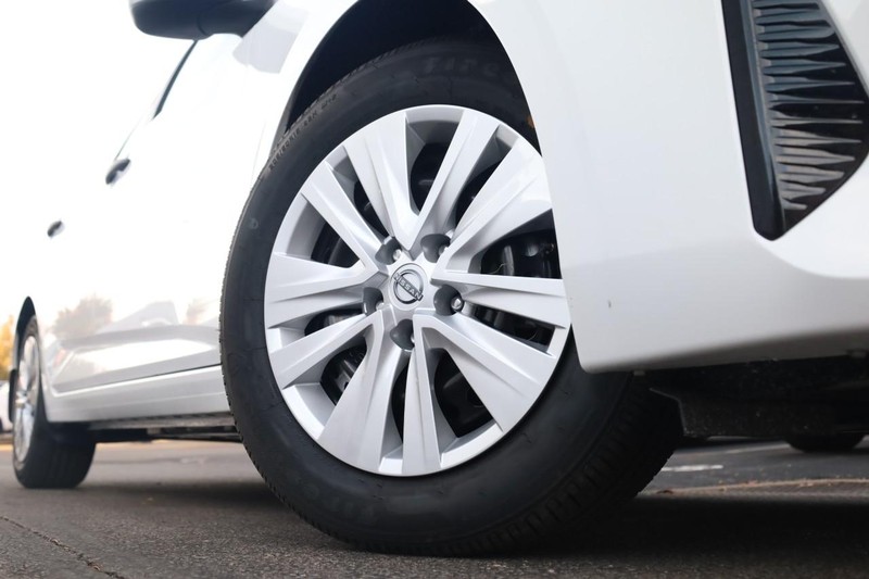 Nissan Sentra Vehicle Image 03