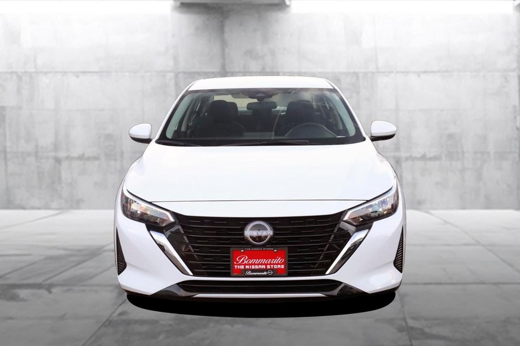 Nissan Sentra Vehicle Image 04