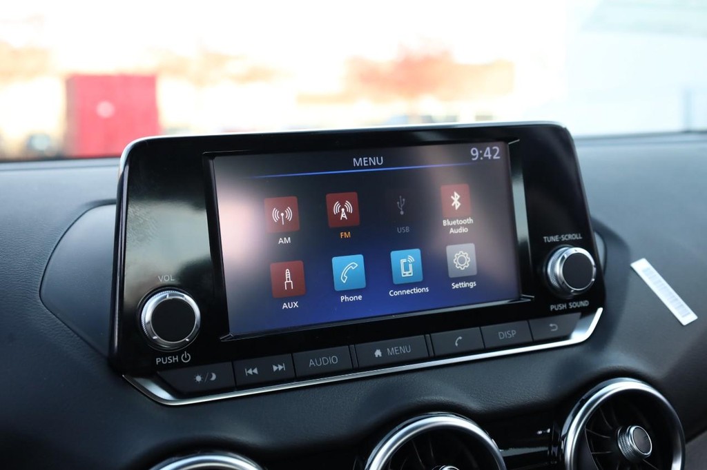 Nissan Sentra Vehicle Image 11