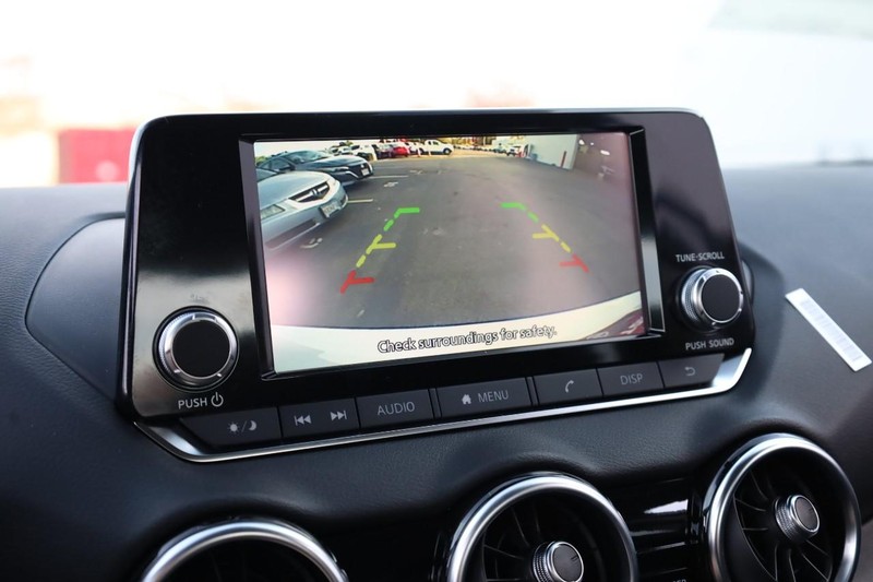 Nissan Sentra Vehicle Image 12