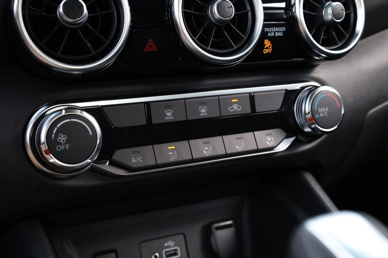 Nissan Sentra Vehicle Image 14