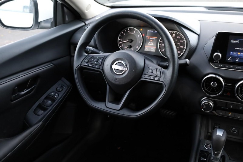 Nissan Sentra Vehicle Image 22