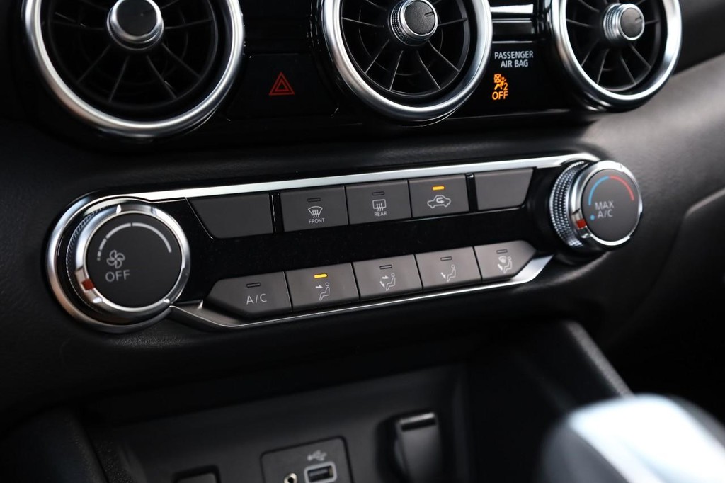 Nissan Sentra Vehicle Image 14