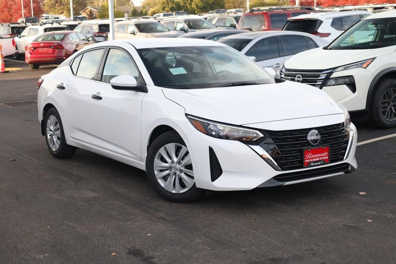 Nissan Sentra Vehicle Image 02