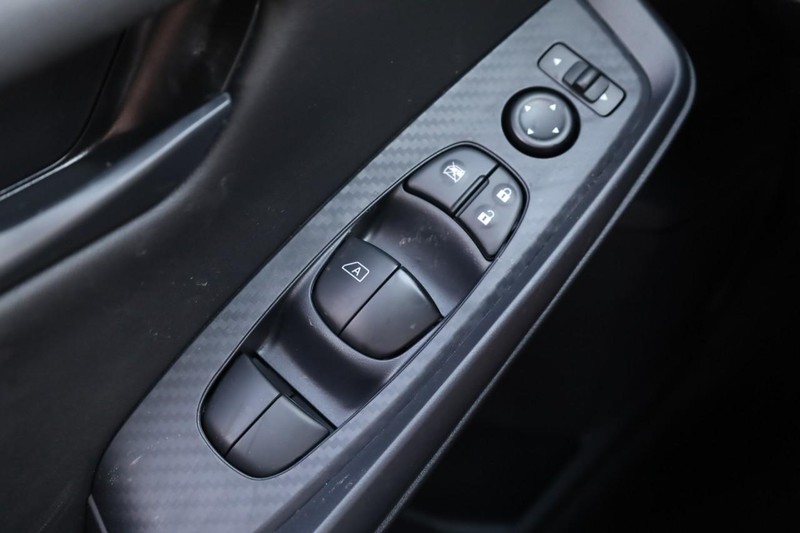 Nissan Sentra Vehicle Image 18