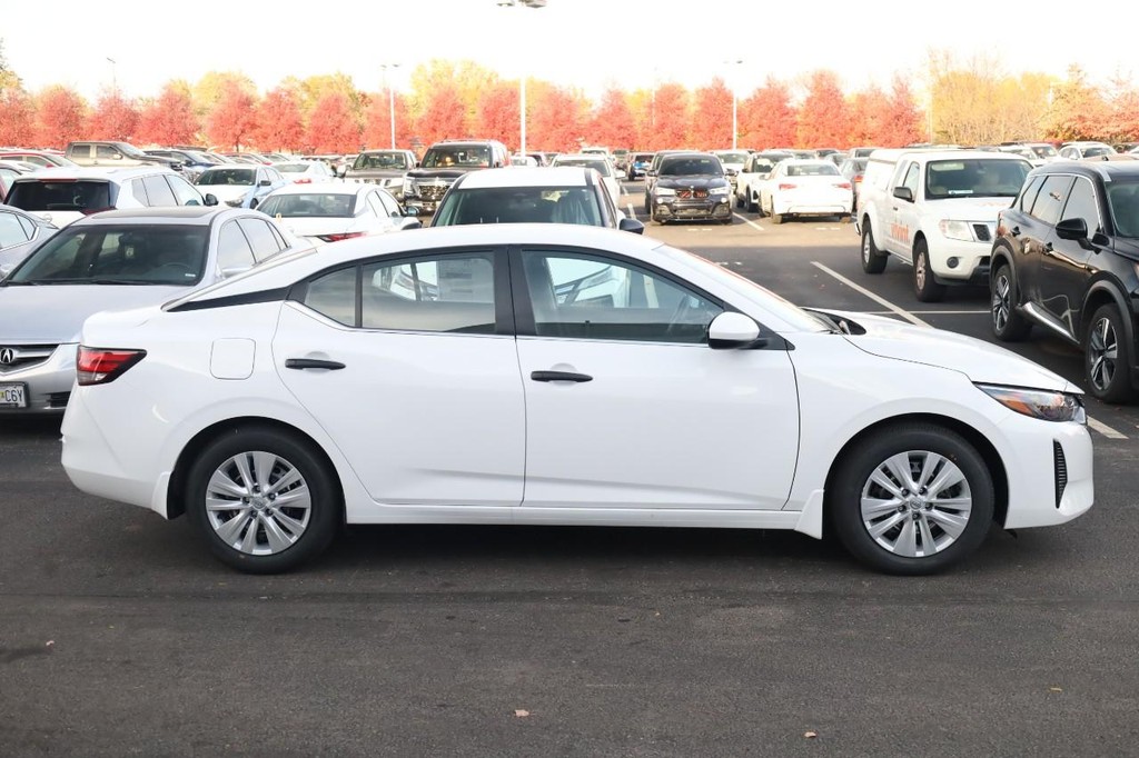 Nissan Sentra Vehicle Image 05