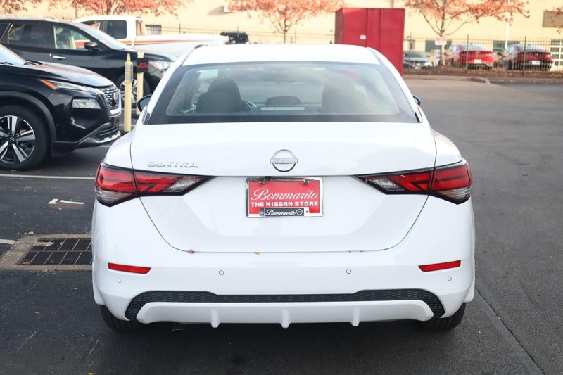 Nissan Sentra Vehicle Image 06