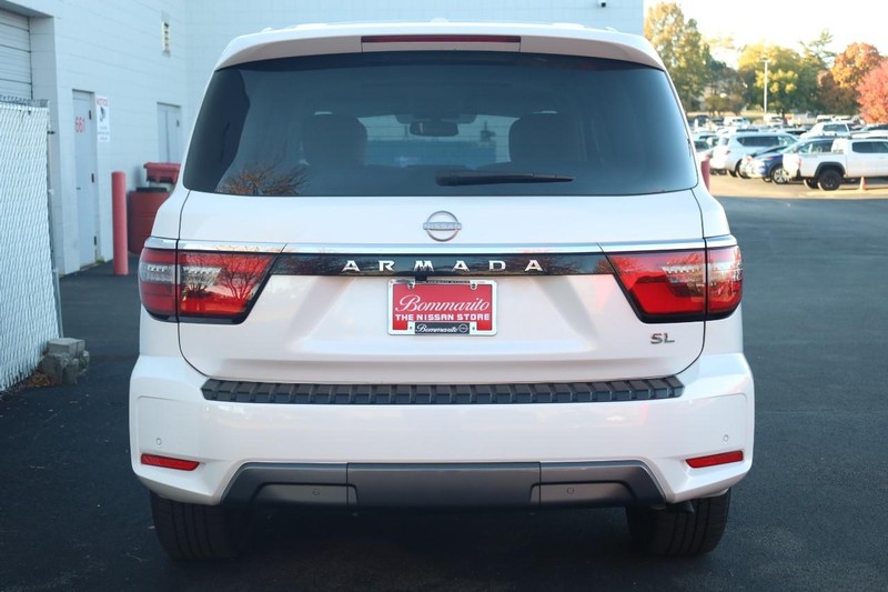 Nissan Armada Vehicle Full-screen Gallery Image 6