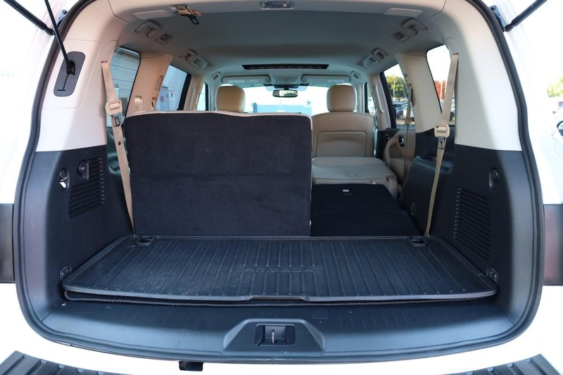 Nissan Armada Vehicle Full-screen Gallery Image 8