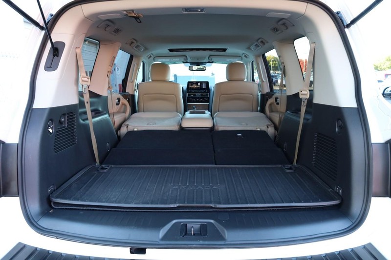 Nissan Armada Vehicle Full-screen Gallery Image 9