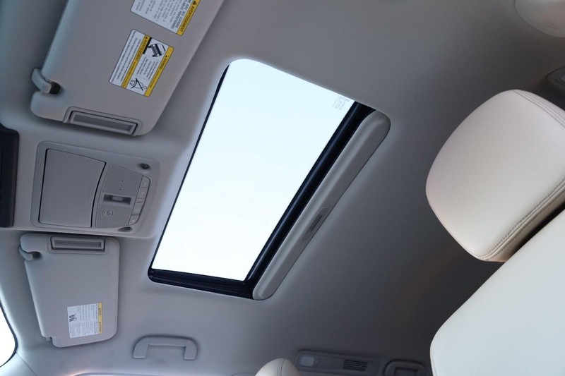 Nissan Armada Vehicle Full-screen Gallery Image 10