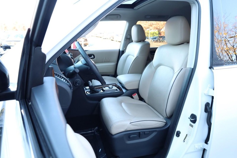 Nissan Armada Vehicle Full-screen Gallery Image 11